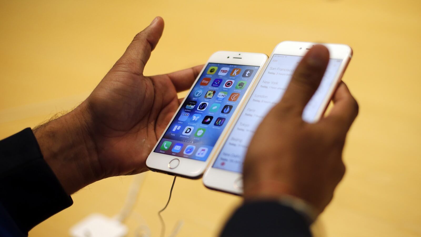 Слухи о новом iPhone мешают продажам актуальных моделей. Слухи о новом iPhone мешают продажам актуальных моделей. Фото.