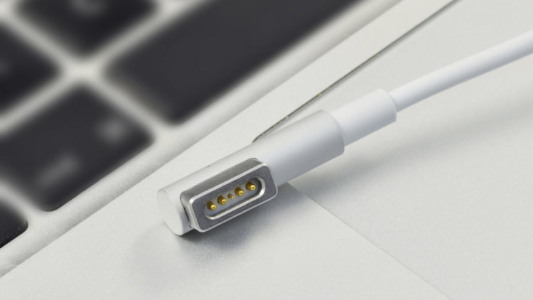 Apple не собирается хоронить MagSafe. Фото.