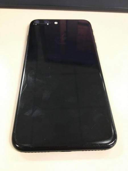 Царапины — не единственный враг черно-ониксовых iPhone 7. Царапины — не единственный враг черно-ониксовых iPhone 7. Фото.