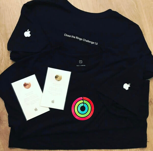 Apple дарит футболки и медали «замкнувшим кольца» сотрудникам. Apple дарит футболки и медали «замкнувшим кольца» сотрудникам. Фото.