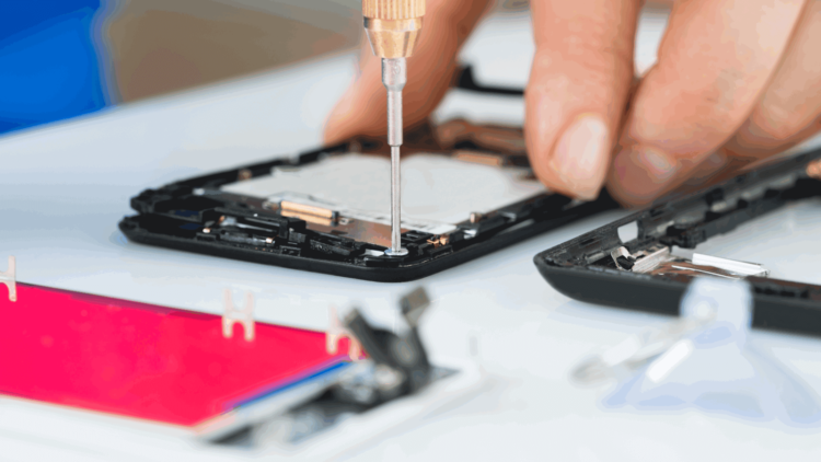 Apple призвали признать право потребителей ремонтировать iPhone где угодно. Apple призвали признать право потребителей ремонтировать iPhone где угодно. Фото.