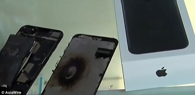 iPhone 7 взорвался на зарядке в Китае. iPhone 7 взорвался на зарядке в Китае. Фото.