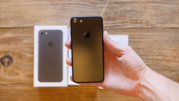 iPhone 7 взорвался на зарядке в Китае. Фото.