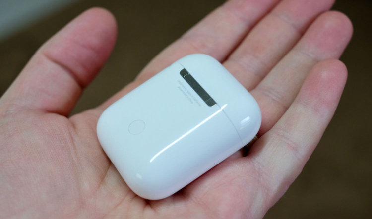 Самый необычный способ применения футляра для AirPods. Фото.