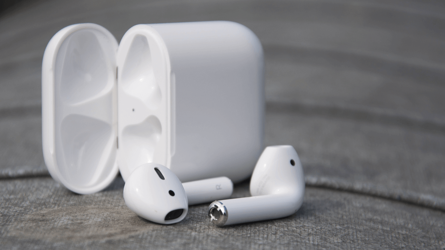 Apple выпустила обновление программного обеспечения для AirPods. Apple выпустила обновление программного обеспечения для AirPods. Фото.