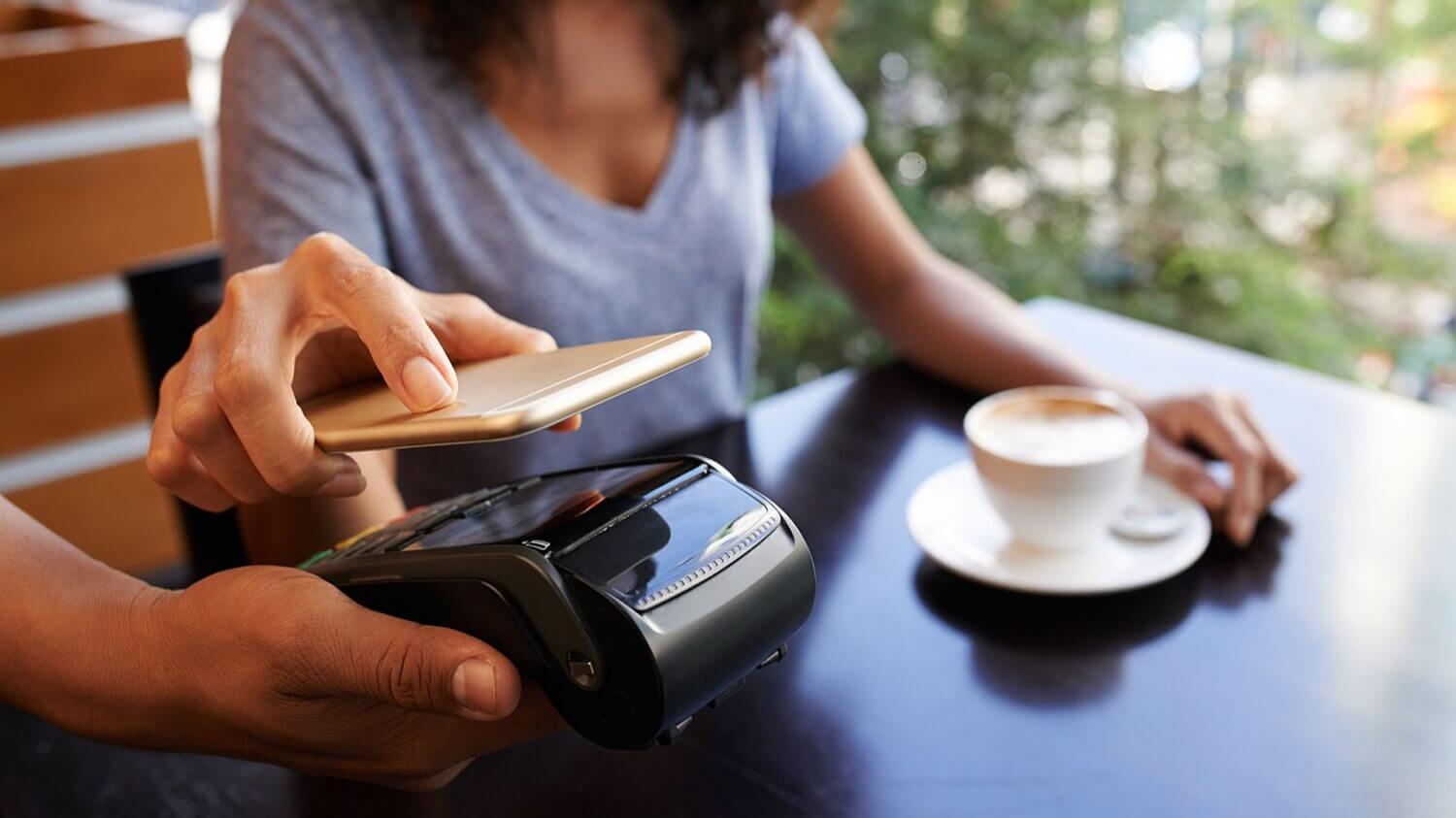 Украинцы получат Apple Pay не раньше второго квартала 2018 года. Украинцы получат Apple Pay не раньше второго квартала 2018 года. Фото.