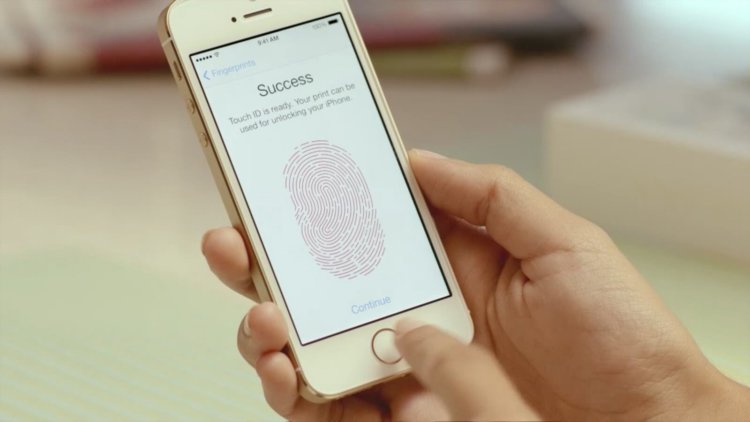 Apple знает, как сделать Touch ID на задней панели iPhone удобным. Фото.