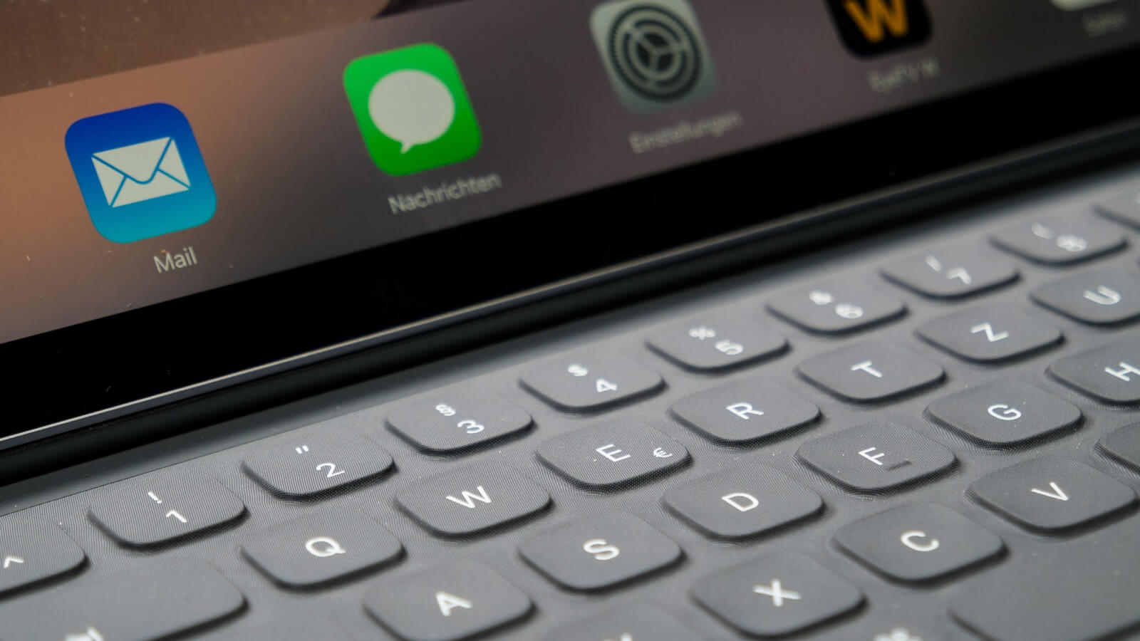 Apple продлевает гарантию на Smart Keyboard до трех лет. Apple продлевает гарантию на Smart Keyboard до трех лет. Фото.