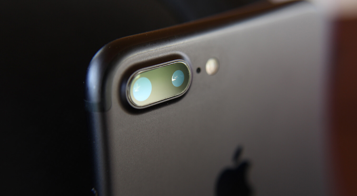 Среди поставщиков Apple назревает конфликт. Среди поставщиков Apple назревает конфликт. Фото.