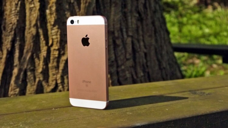 В Индии началась сборка iPhone SE, купить его можно будет уже в мае. В Индии началась сборка iPhone SE, купить его можно будет уже в мае. Фото.