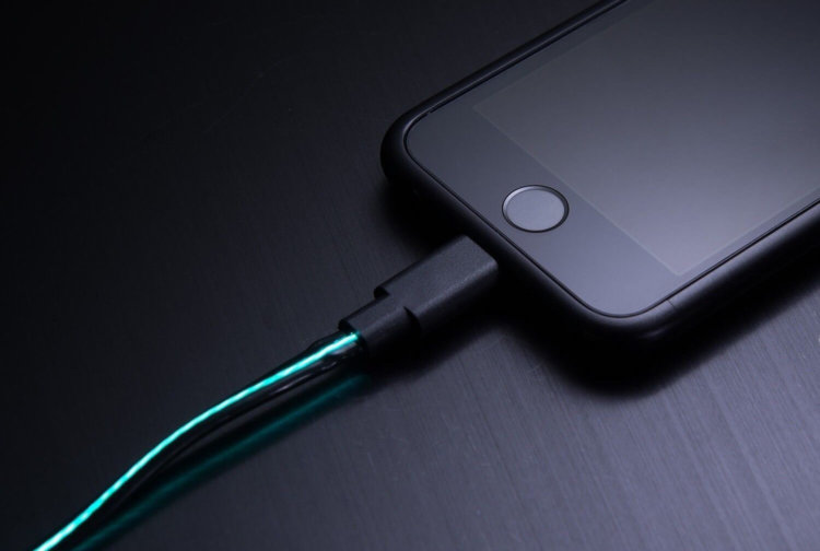 Apple запатентовала светящийся Lightning. Apple запатентовала светящийся Lightning. Фото.