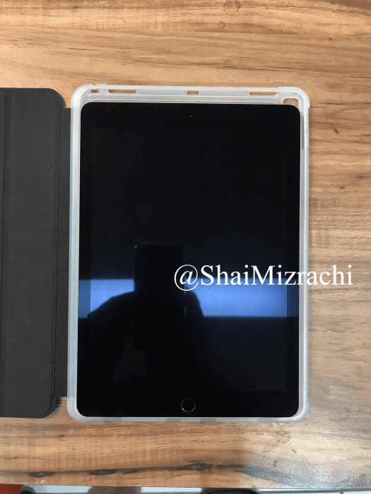 В Сети появились фотографии чехлов для будущих iPad Pro и 10,5-дюймового iPad. В Сети появились фотографии чехлов для будущих iPad Pro и 10,5-дюймового iPad. Фото.