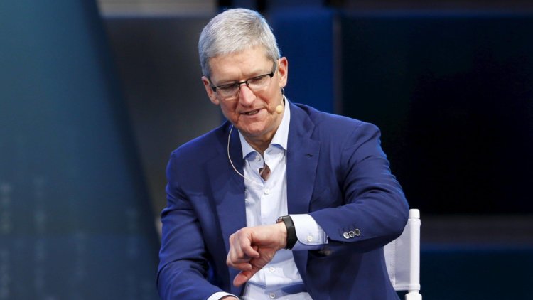 Тим Кук лично тестирует глюкометр для новых Apple Watch. Фото.