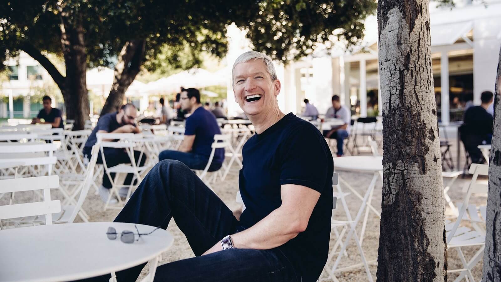 Тим Кук объяснил, почему вы должны купить HomePod. Тим Кук объяснил, почему вы должны купить HomePod. Фото.