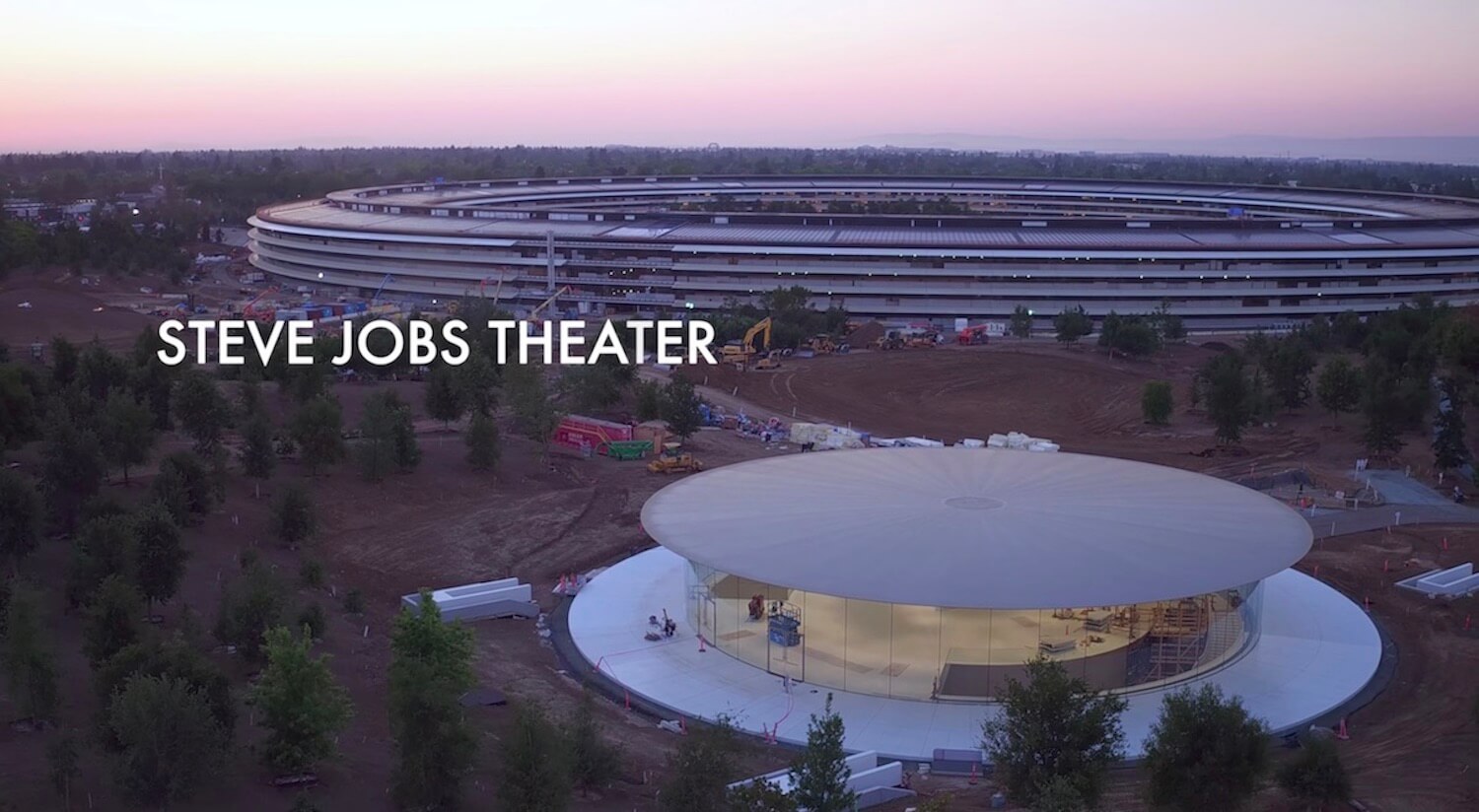 #Видео: первые сотрудники уже переехали в Apple Park. #Видео: первые сотрудники уже переехали в Apple Park. Фото.