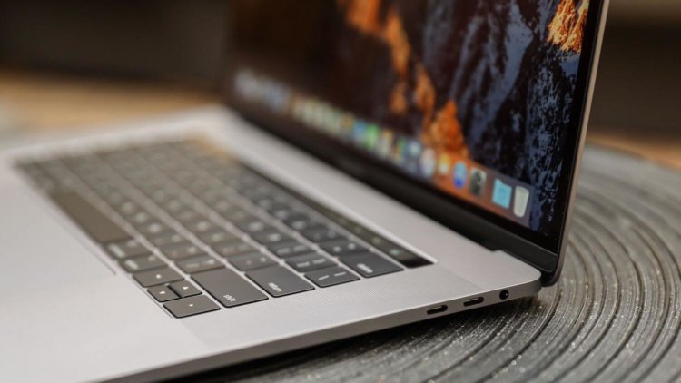 Новый MacBook Pro гораздо мощнее прошлогодней модели. Фото.