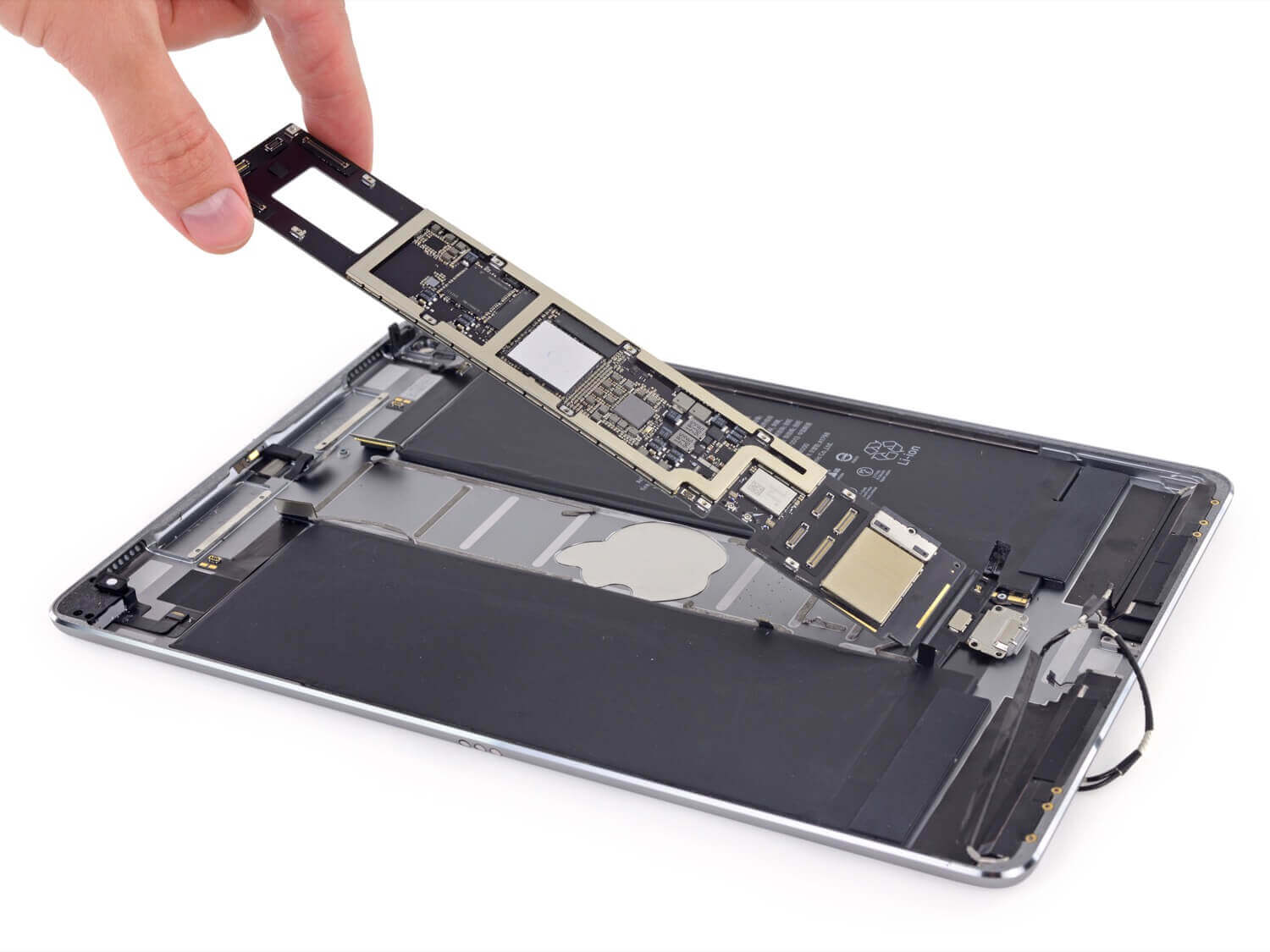 iFixit заглянули в новый 10,5-дюймовый iPad Pro. iFixit заглянули в новый 10,5-дюймовый iPad Pro. Фото.