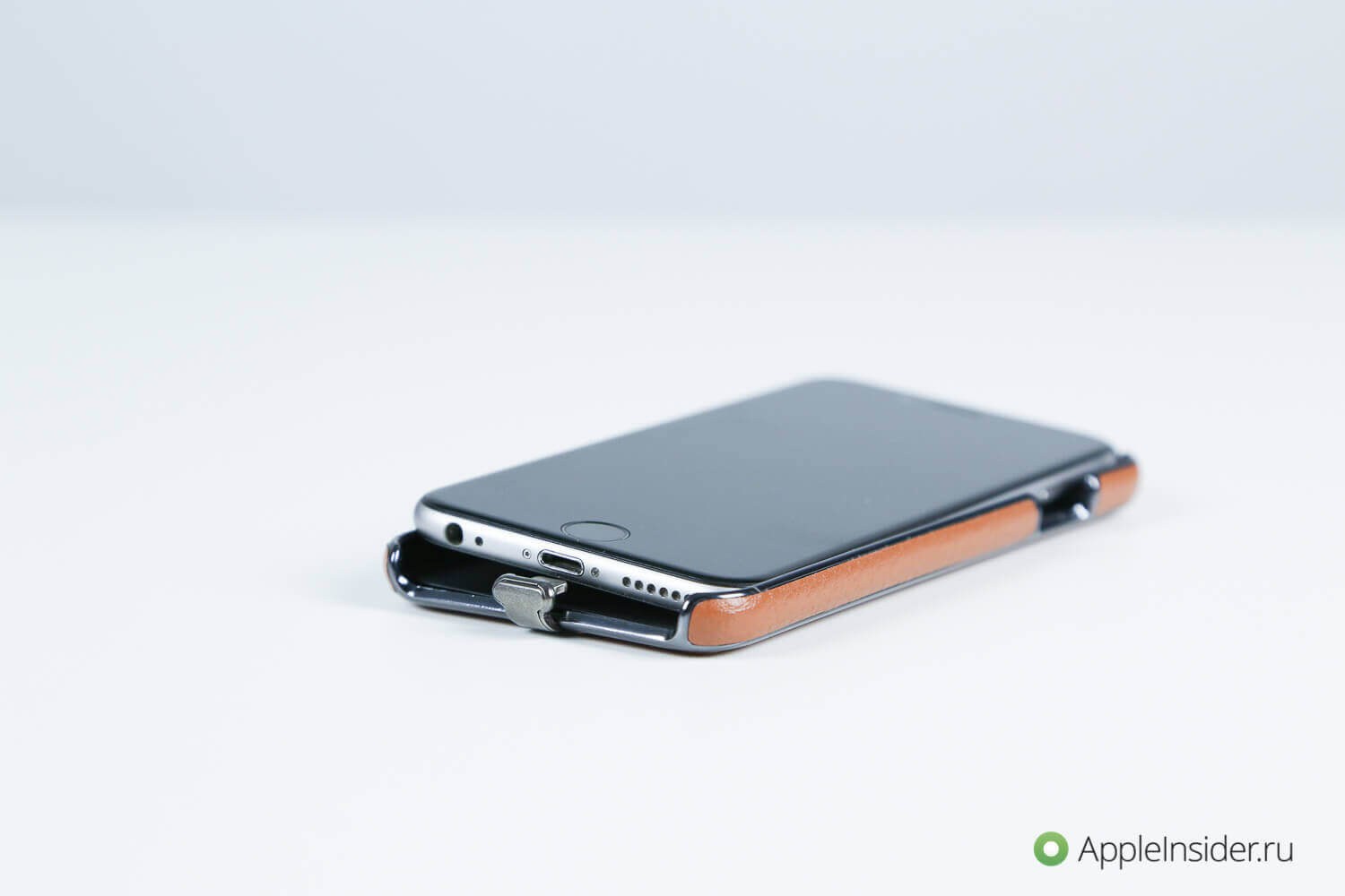 Как оснастить беспроводной зарядкой любой iPhone. Как оснастить беспроводной зарядкой любой iPhone. Фото.