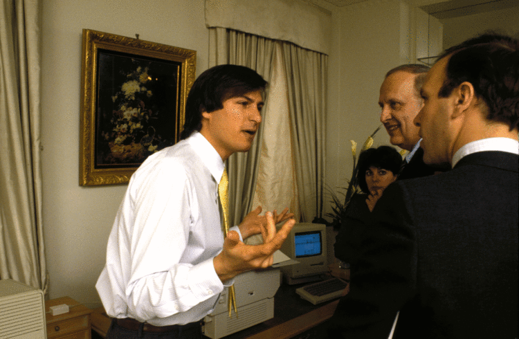Как Стив Джобс приезжал в СССР продавать Macintosh. Фото.