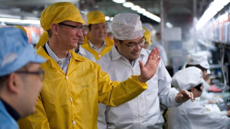 Дональд Трамп: Apple готова начать производство iPhone в Штатах. Фото.