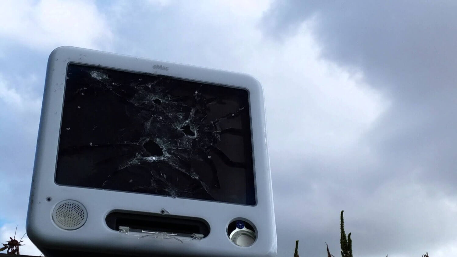 11 лет назад Apple перестала продавать Mac с ЭЛТ-мониторами. 11 лет назад Apple перестала продавать Mac с ЭЛТ-мониторами. Фото.