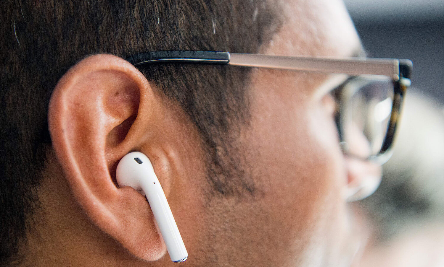 Тим Кук рассказал, почему AirPods невозможно купить. Тим Кук рассказал, почему AirPods невозможно купить. Фото.