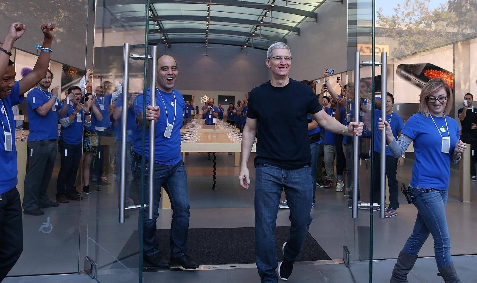 СРОЧНО: Apple приглашает на презентацию iPhone 8. СРОЧНО: Apple приглашает на презентацию iPhone 8. Фото.