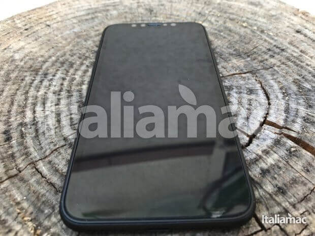 Итальянцы нашли Smart Connector в прототипе iPhone 8. Итальянцы нашли Smart Connector в прототипе iPhone 8. Фото.