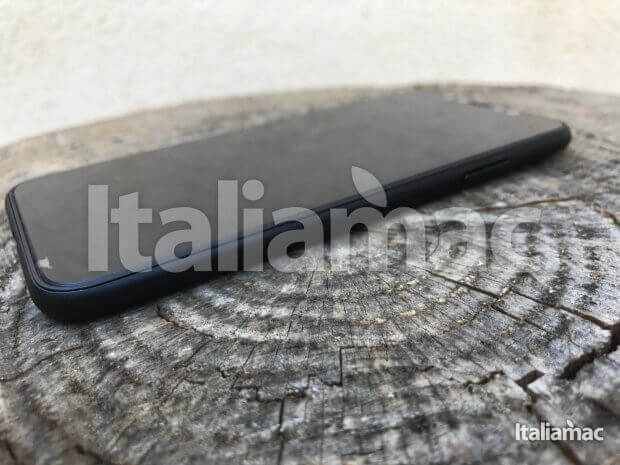 Итальянцы нашли Smart Connector в прототипе iPhone 8. Итальянцы нашли Smart Connector в прототипе iPhone 8. Фото.