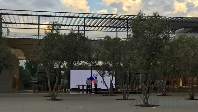 Центр для посетителей Apple Park готов принять гостей. Центр для посетителей Apple Park готов принять гостей. Фото.