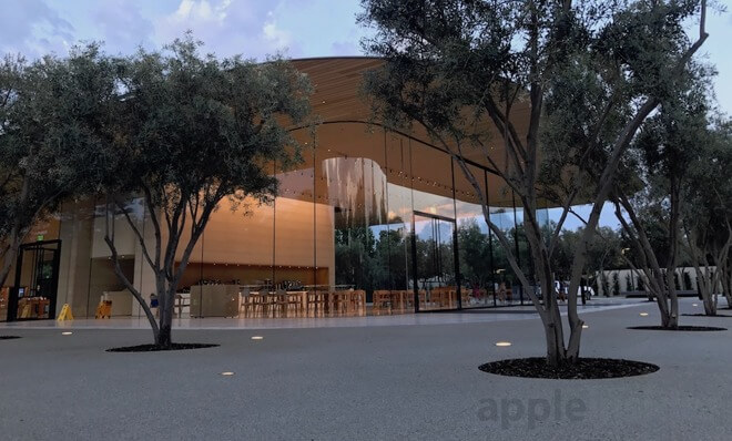Центр для посетителей Apple Park готов принять гостей. Центр для посетителей Apple Park готов принять гостей. Фото.