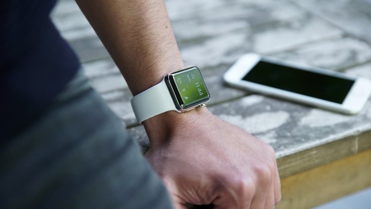 Пока у iPhone X не все хорошо, Apple Watch бьют рекорды. Фото.