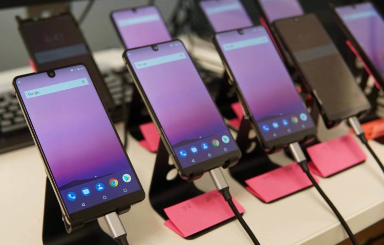 «Убийца» iPhone от создателя Android с треском провалился. Фото.