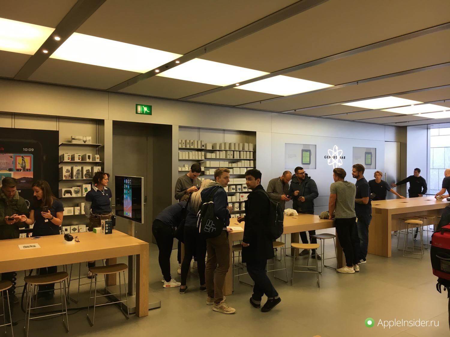 #Видео: Репортаж со старта продаж iPhone 8 в Европе. #Видео: Репортаж со старта продаж iPhone 8 в Европе. Фото.