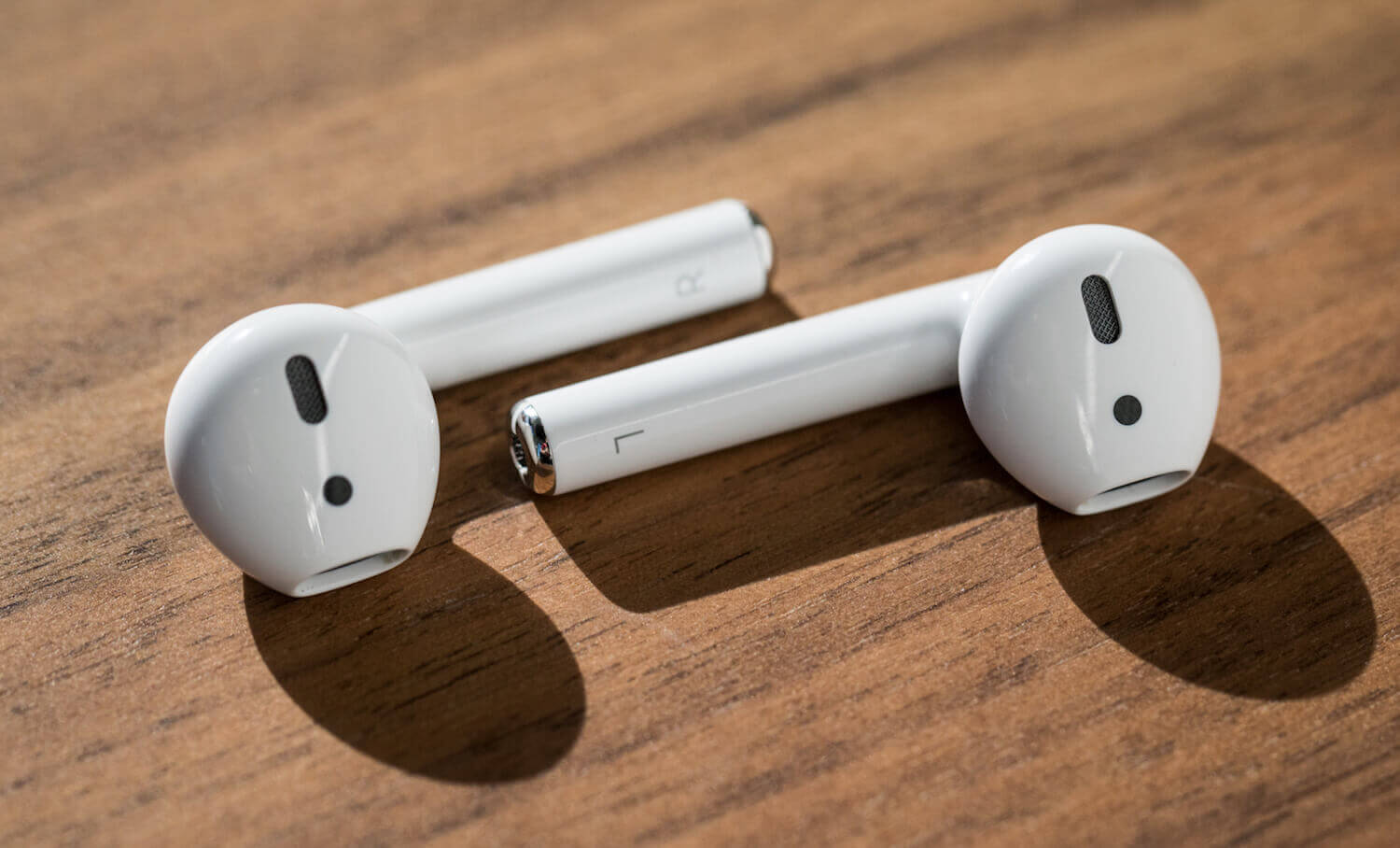 Срок доставки AirPods сократился до 3-5 дней. Срок доставки AirPods сократился до 3-5 дней. Фото.