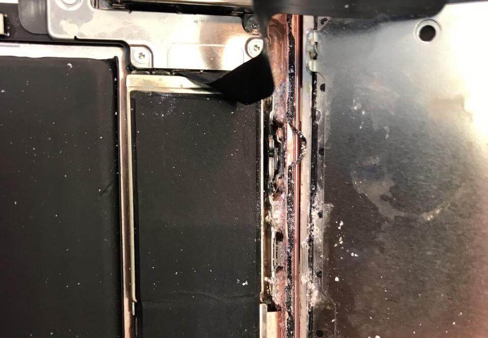 Почему iPhone 7 и iPhone 7 Plus не защищены от погружения в воду. Почему iPhone 7 и iPhone 7 Plus не защищены от погружения в воду. Фото.