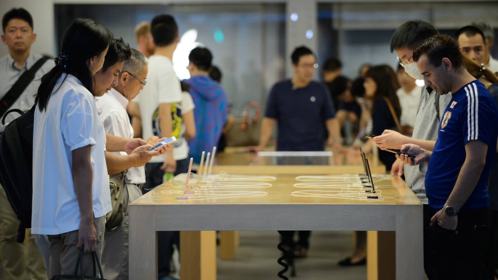 Большинство потребителей даже не догадывается, каким будет новый iPhone. Большинство потребителей даже не догадывается, каким будет новый iPhone. Фото.
