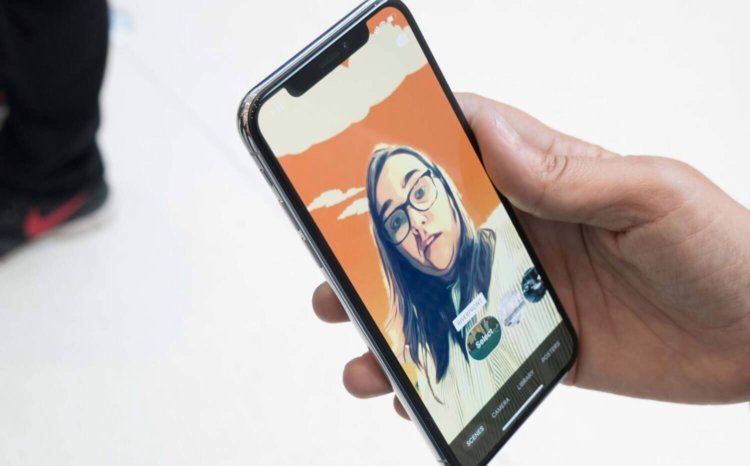 iPhone X проецирует на лицо пользователя более 30 тысяч лазерных точек. Фото.