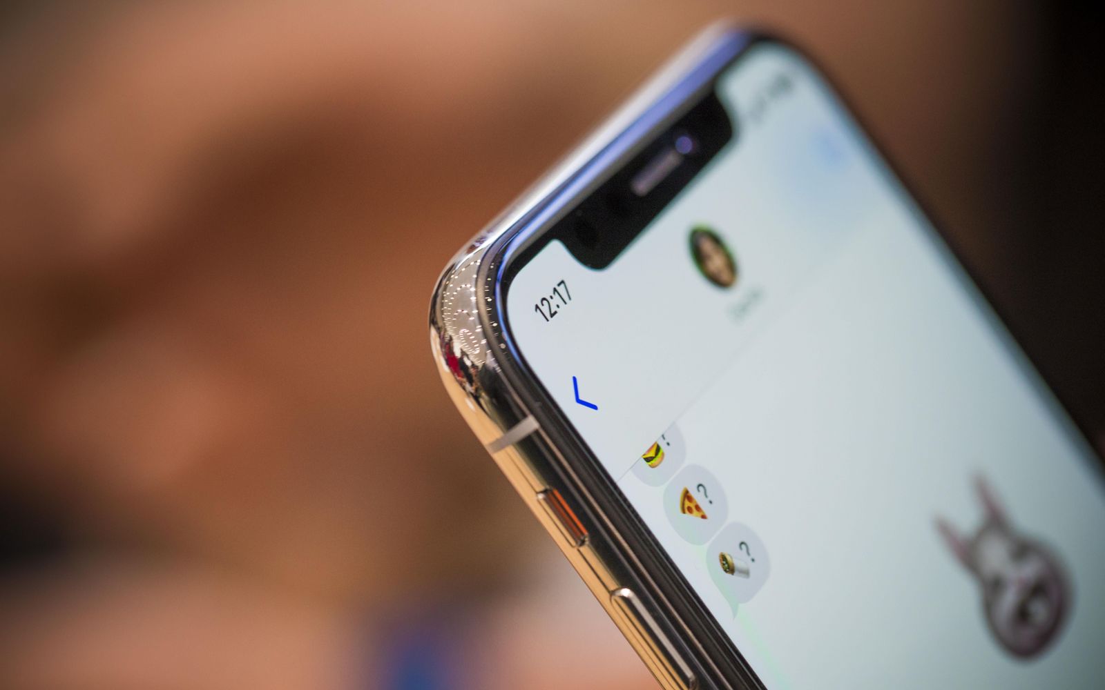 Создатель Think Different раскритиковал Apple за iPhone X. Создатель Think Different раскритиковал Apple за iPhone X. Фото.