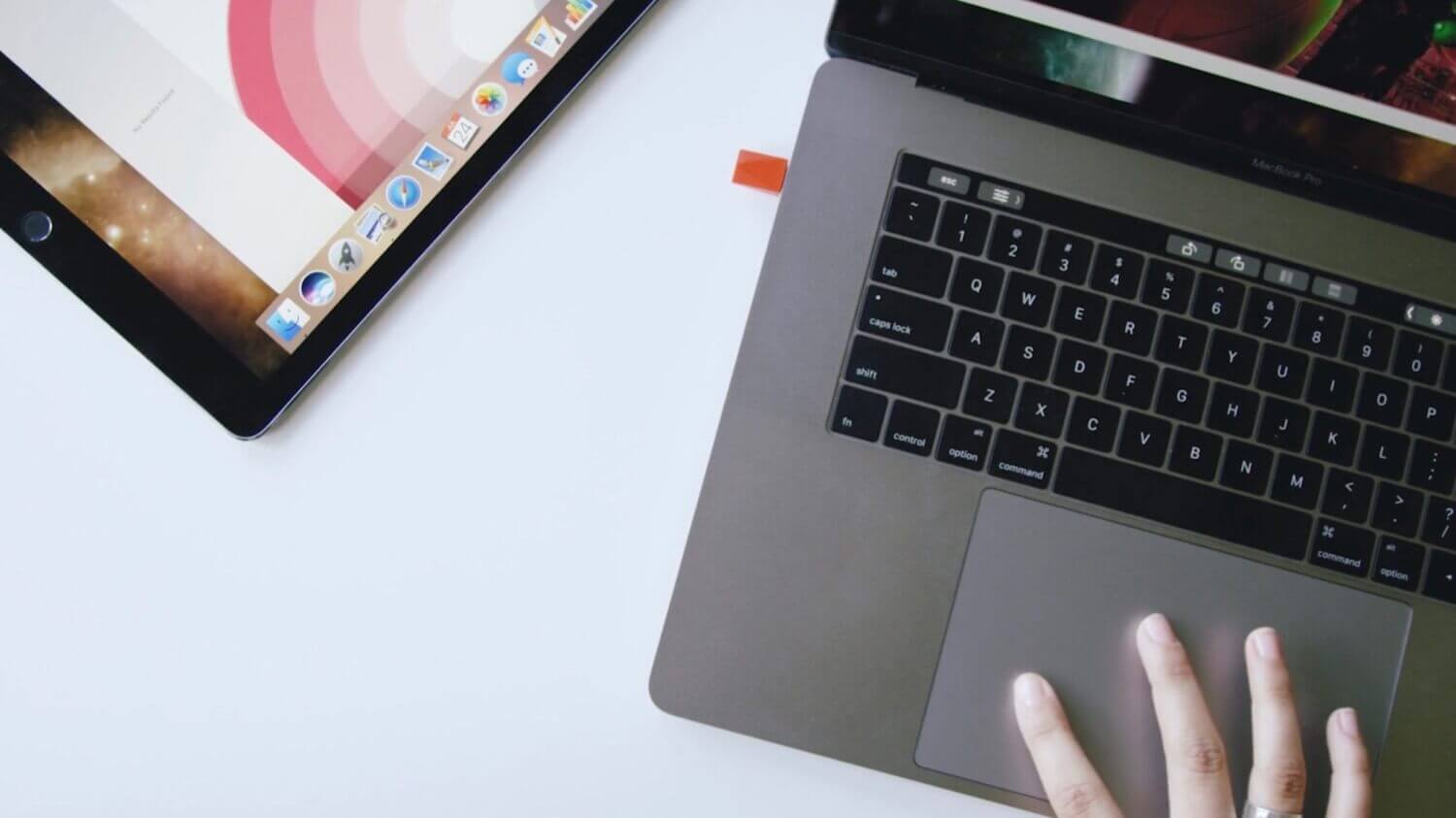 iPad превратили в сенсорный Mac, а его камеру — в кнопку. iPad превратили в сенсорный Mac, а его камеру — в кнопку. Фото.