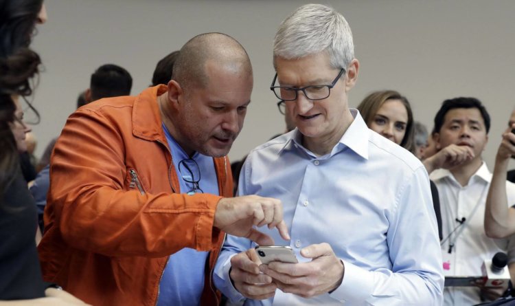 Джони Айв: возможности iPhone X будут расти в течение года. Фото.