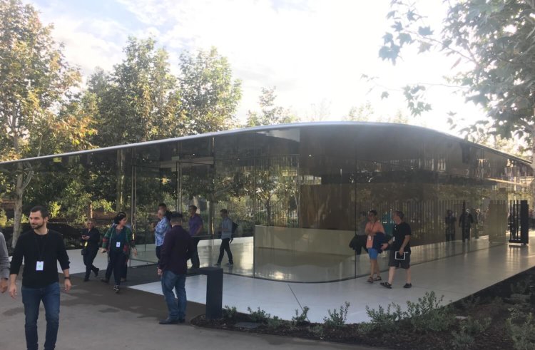 Центр для посетителей Apple Park откроется 17 ноября. Фото.