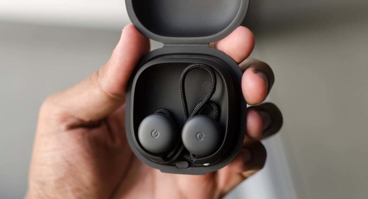 Google Pixel Buds не выдержали конкуренцию с AirPods. Фото.