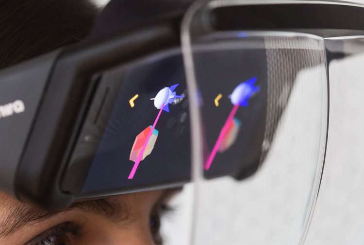 Apple купила разработчика шлема виртуальной и дополненной реальности. Фото.