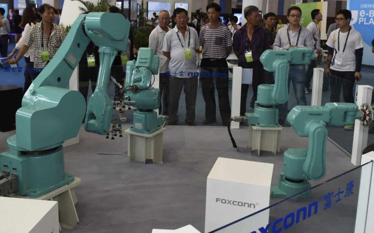 Foxconn доверит искусственному интеллекту следить за качеством iPhone. Foxconn доверит искусственному интеллекту следить за качеством iPhone. Фото.