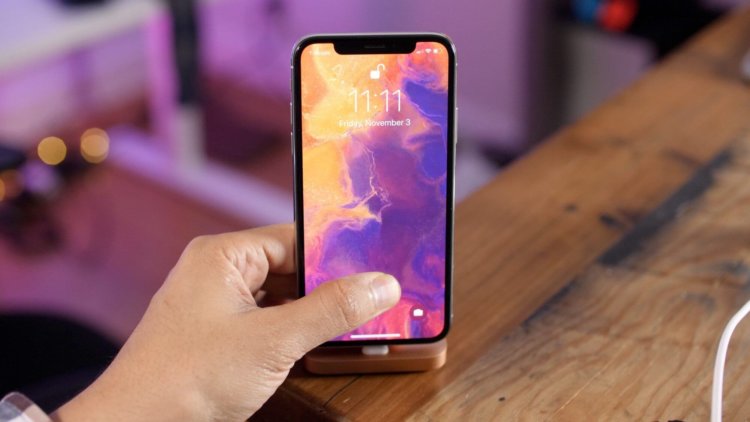 Apple не спешит решать проблему быстрой разрядки iPhone. Фото.
