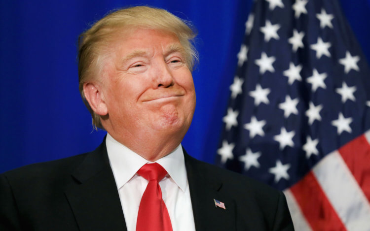 Трамп хочет вернуть миллиарды Apple домой. Фото.