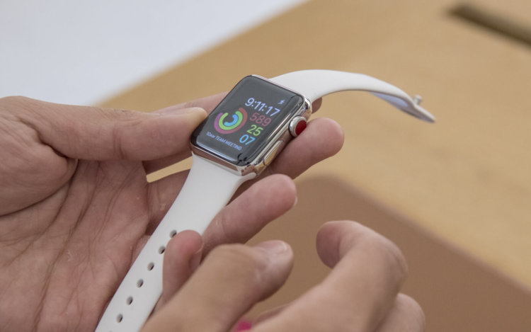 Почему стоит снимать Apple Watch перед сном. Фото.