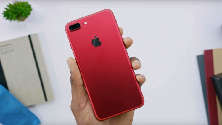 Apple может представить серию iPhone в красном цвете. Фото.