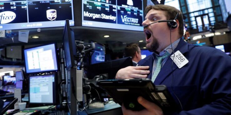 Рынок паникует в преддверии отчета Apple 1 мая. Рынок паникует в преддверии отчета Apple 1 мая. Фото.